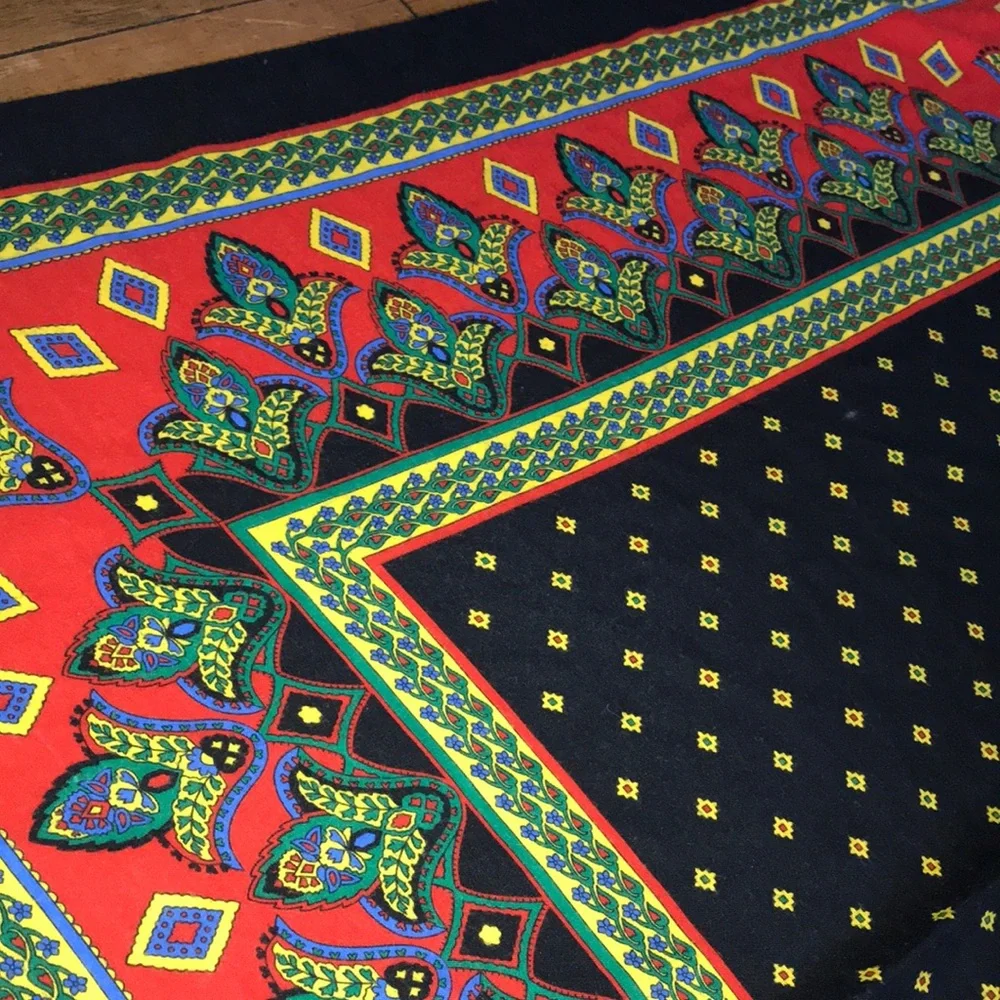 Black‎ & Red Paisley Border Square Scarf